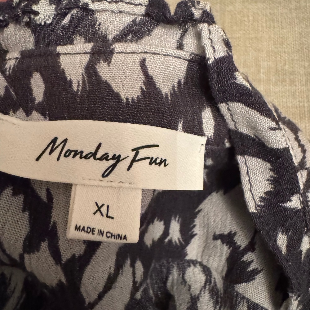Monday Fun Patterned Blouse - Picture 7 of 8